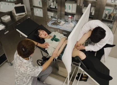Пациент был трахнут врачом во время обследования