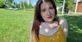 Играть в странную девушку на вершину - это радость
