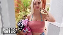 Skylar Vox Sex Clip с ее сестрой в кружевных штанах