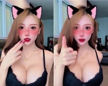 Блондильные волосы Ngoc Huyen наслаждались большими собаками