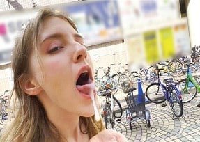 В последнем секс -фильме Melody Marks ходит в Токио